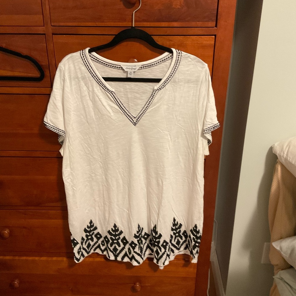 Lucky Brand Embroidered White Tee 2X